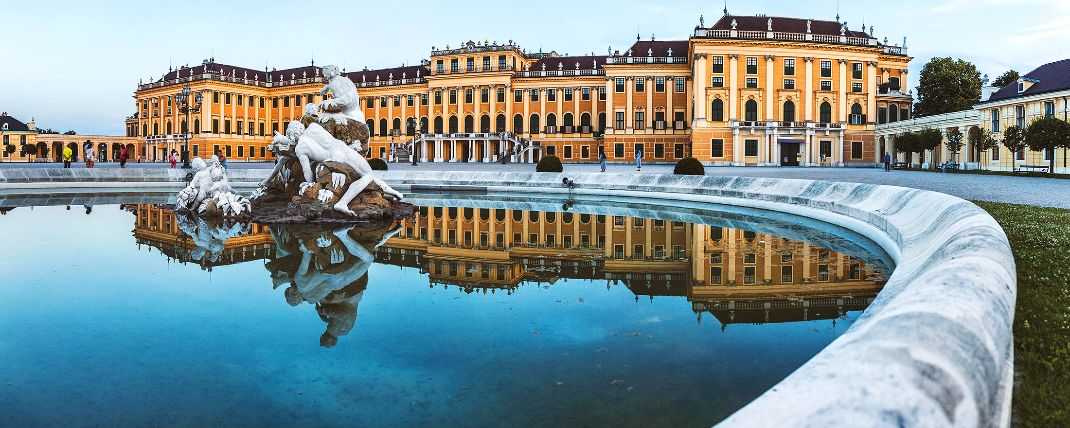 Use Beautiful Schonbrunn Palace In Vienna Austria Credit Alamy Jw0e63 1